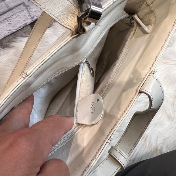 NEW ARRIVAL: GUCCI Patent Leather Off-White Tote Bag - Picture 13 of 13